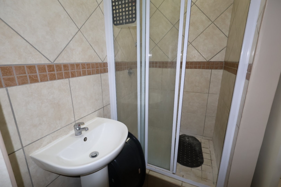 1 Bedroom Property for Sale in Vredenhof Sh Free State